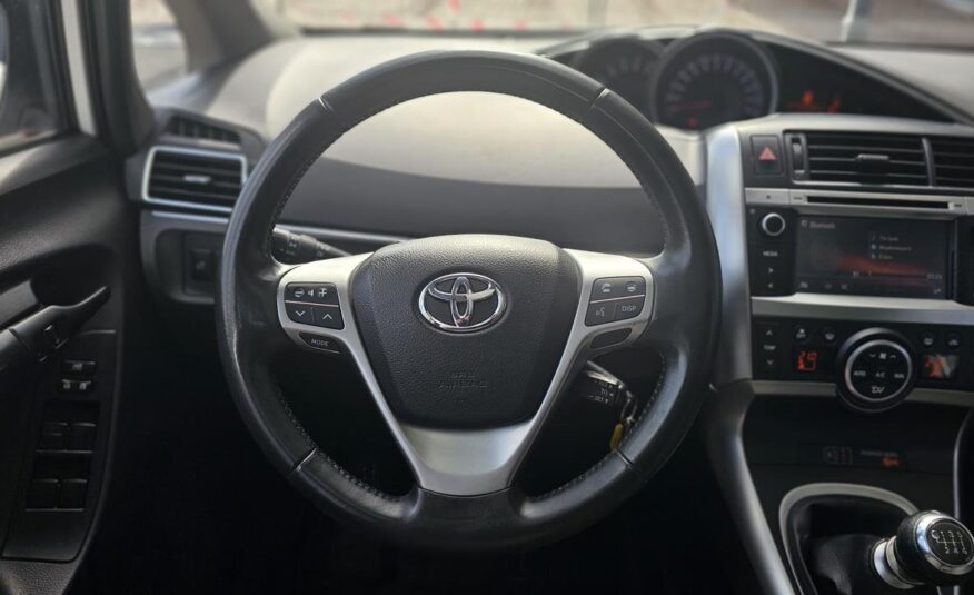 TOYOTA VERSO