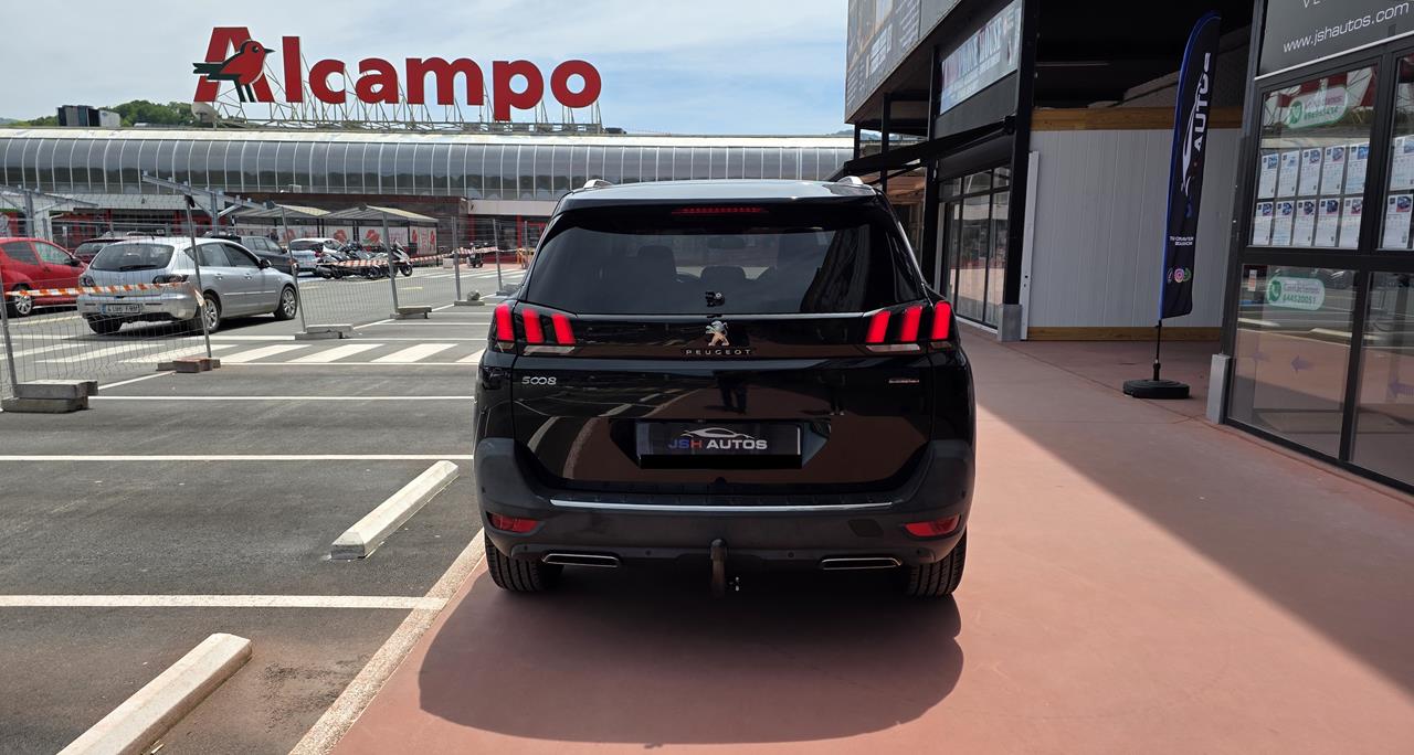 PEUGEOT 5008