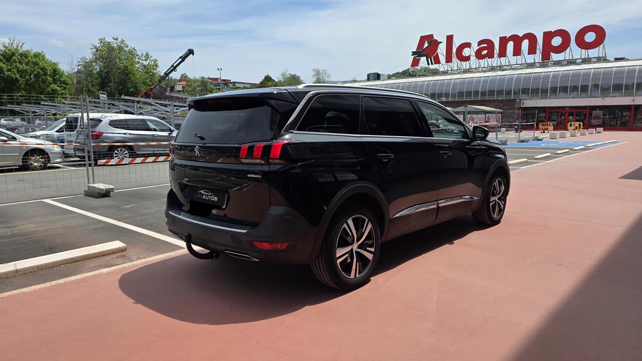 PEUGEOT 5008
