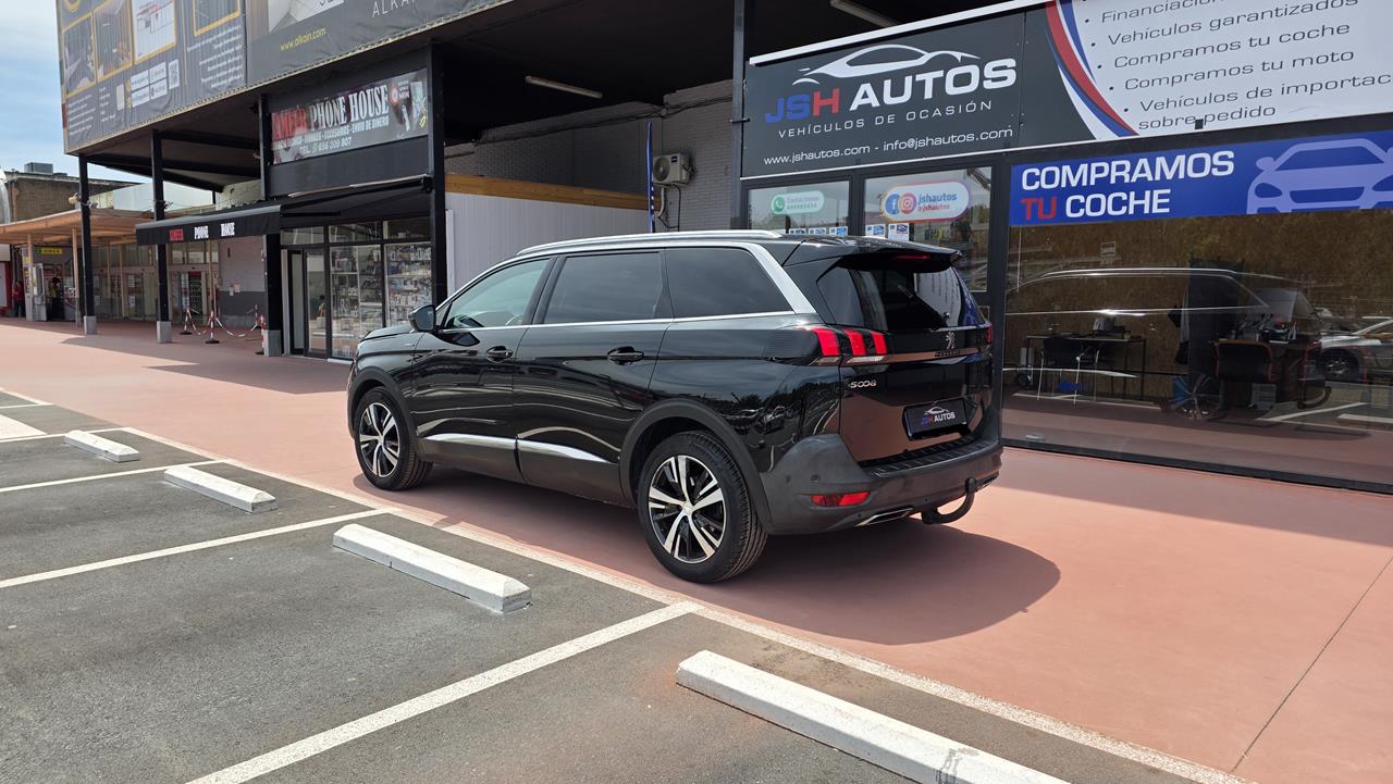 PEUGEOT 5008