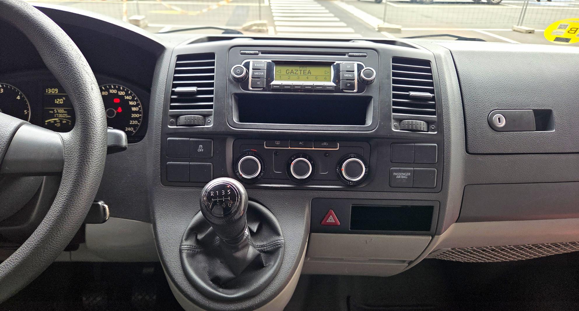 VOLKSWAGEN TRANSPORTER T5