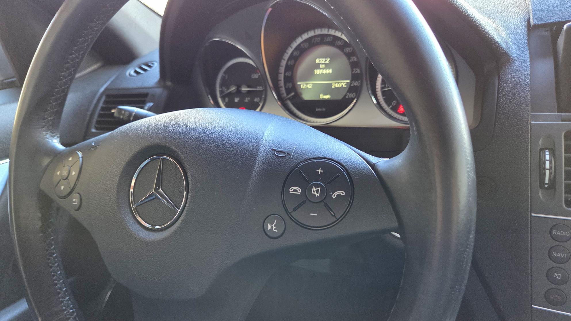MERCEDES BENZ C220d