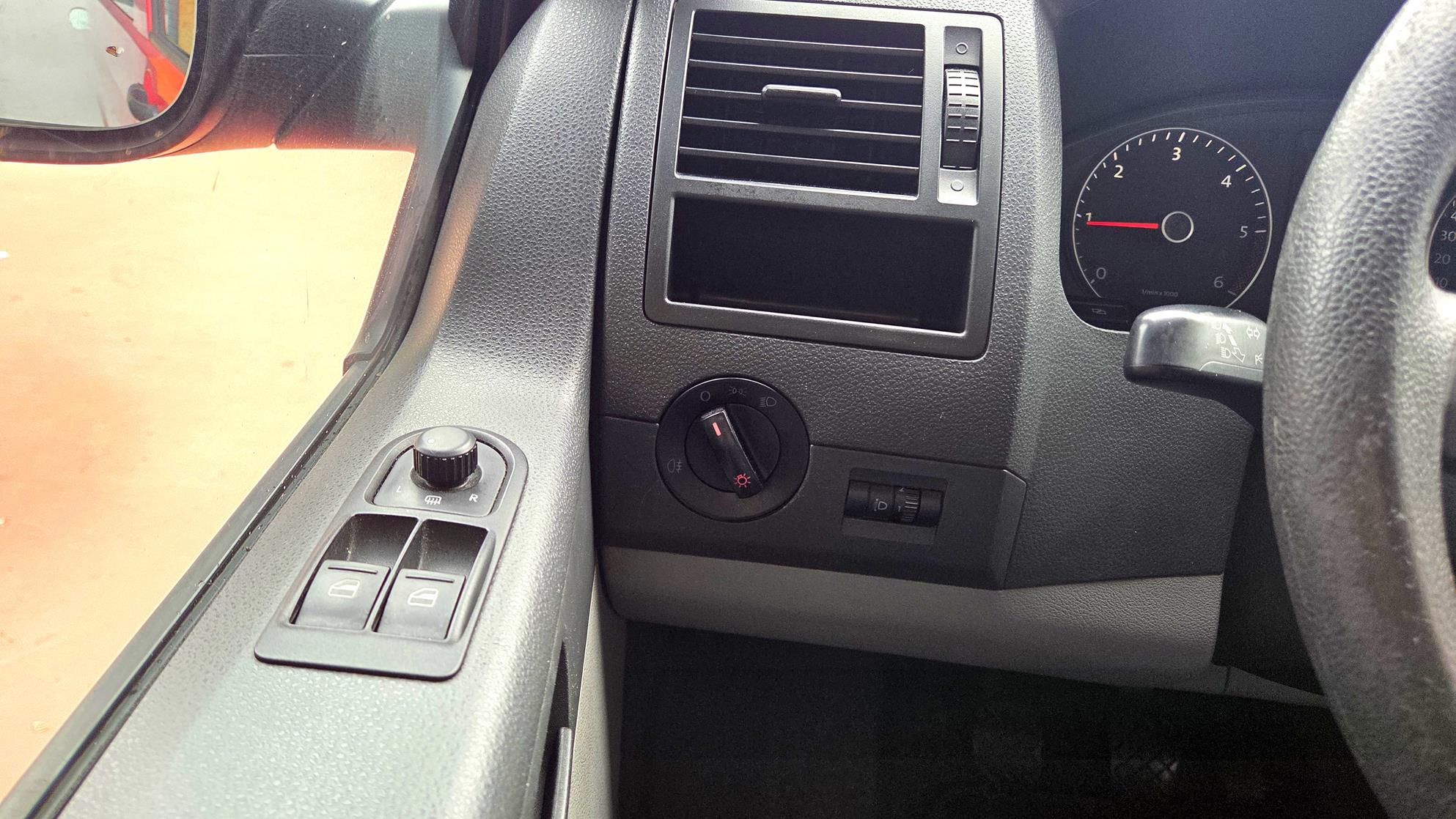 VOLKSWAGEN TRANSPORTER T5