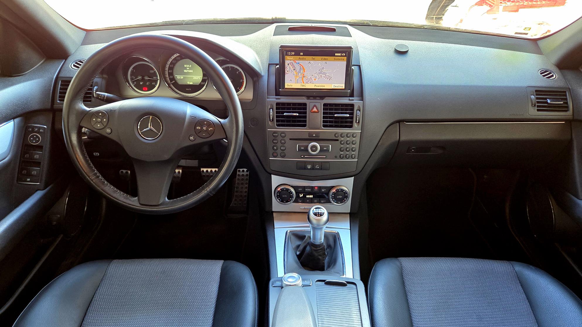 MERCEDES BENZ C220d