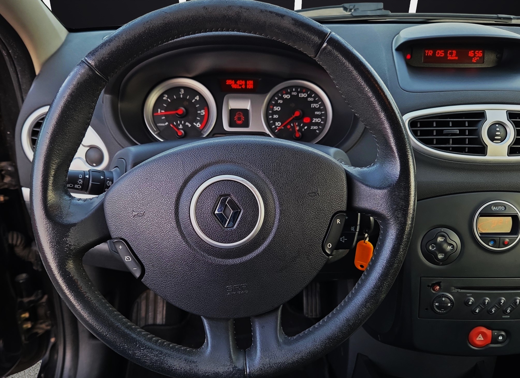 RENAULT CLIO