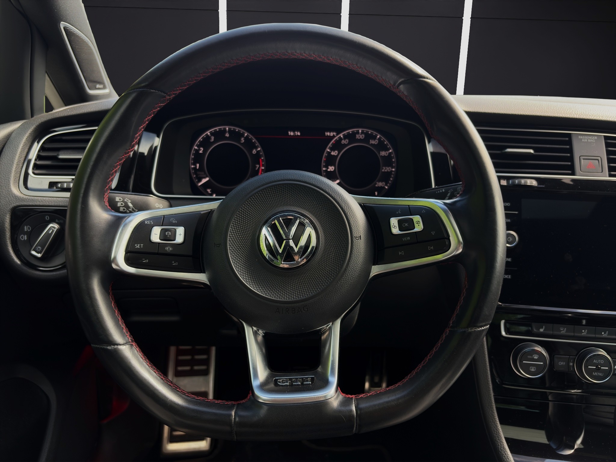 VOLKSWAGEN GOLF GTI 7,5