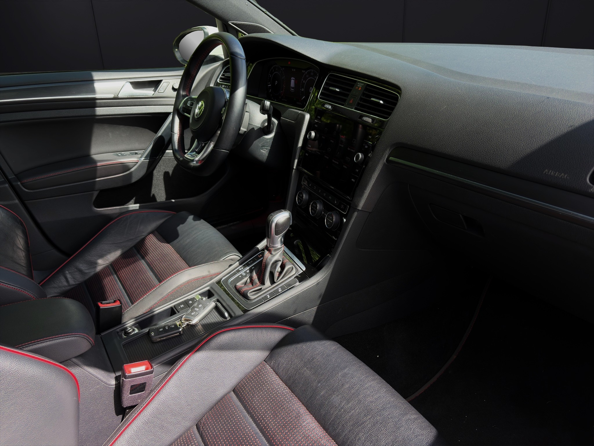 VOLKSWAGEN GOLF GTI 7,5