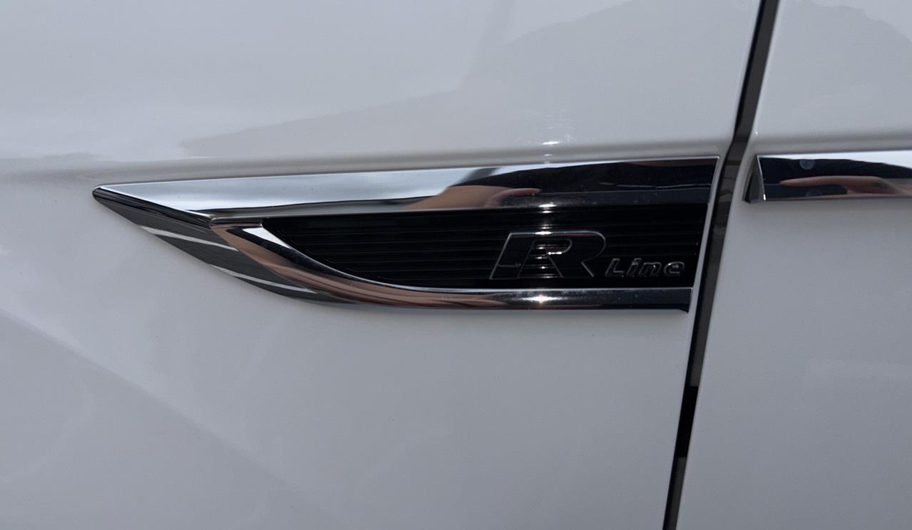 VOLKSWAGEN T ROC R-LINE