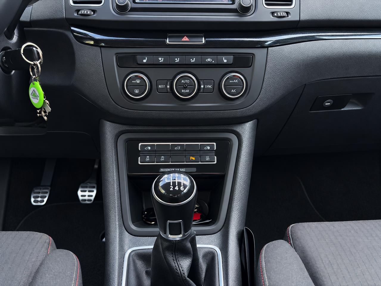 VOLKSWAGEN SHARAN